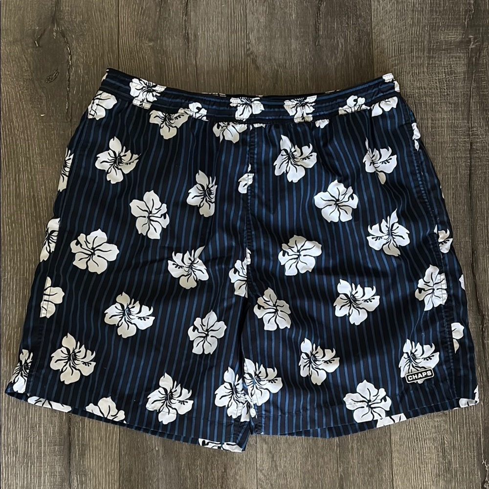 Chaps Men’s Swim Trunks Size Large – Hibiscus Floral Print